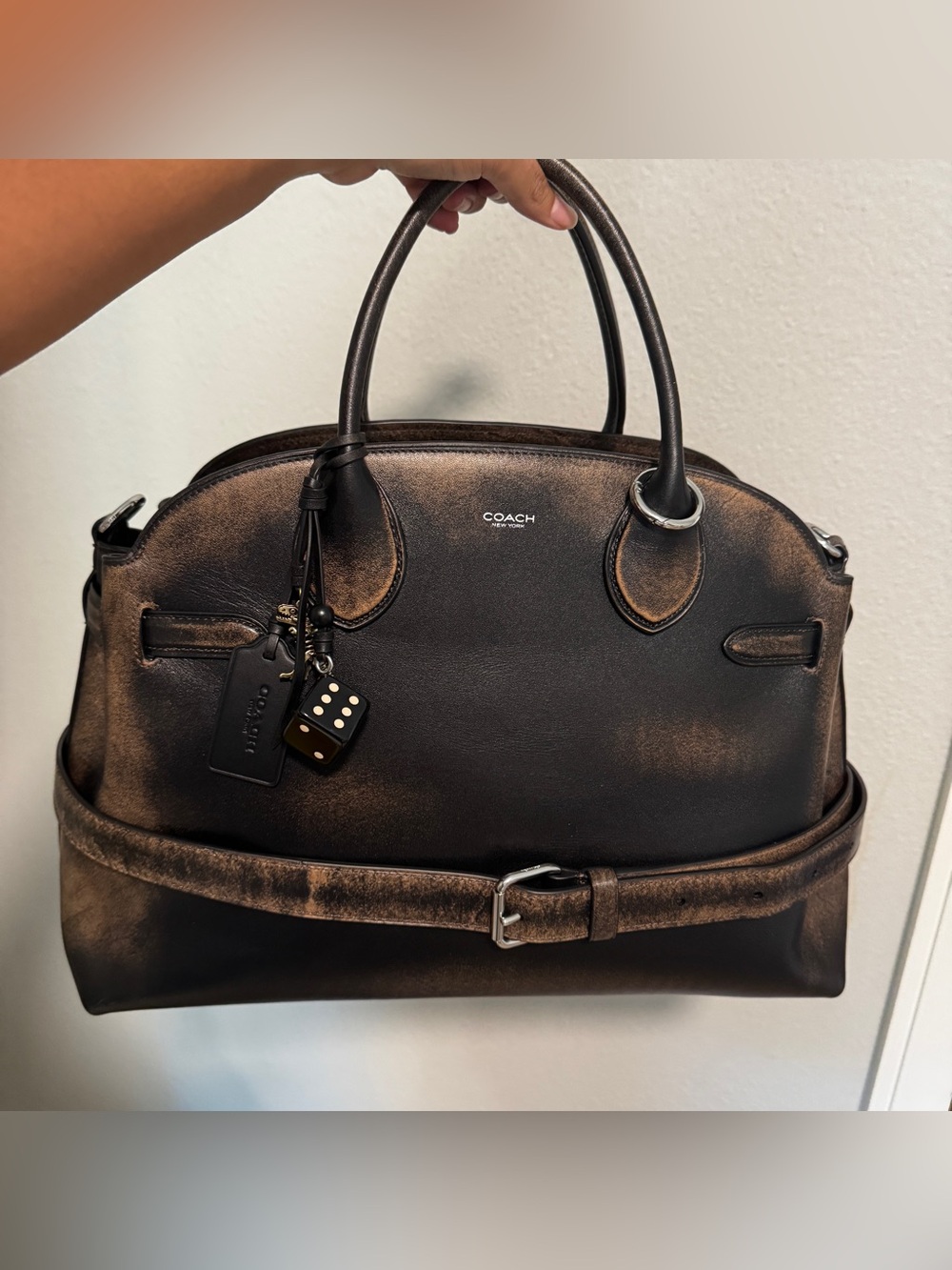 Coach Empire 40 LL EUC